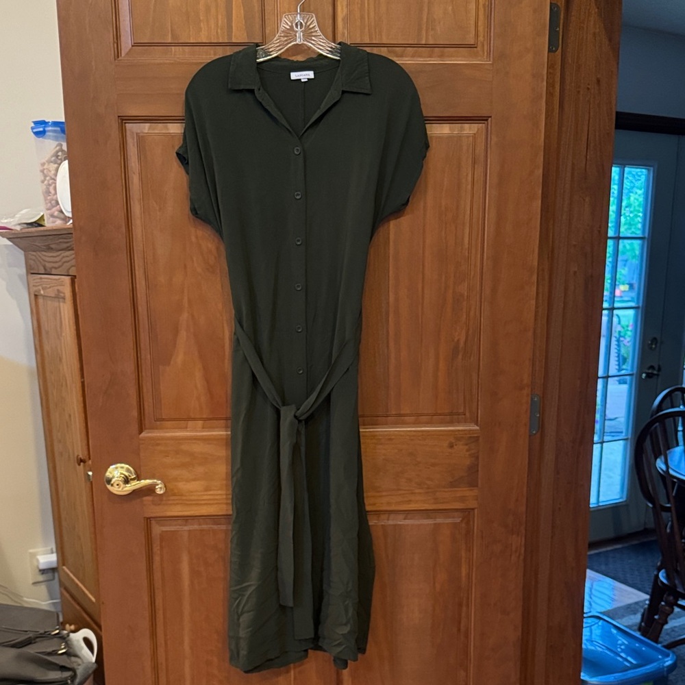 Elegant Forest Green Button-Up Midi Dress